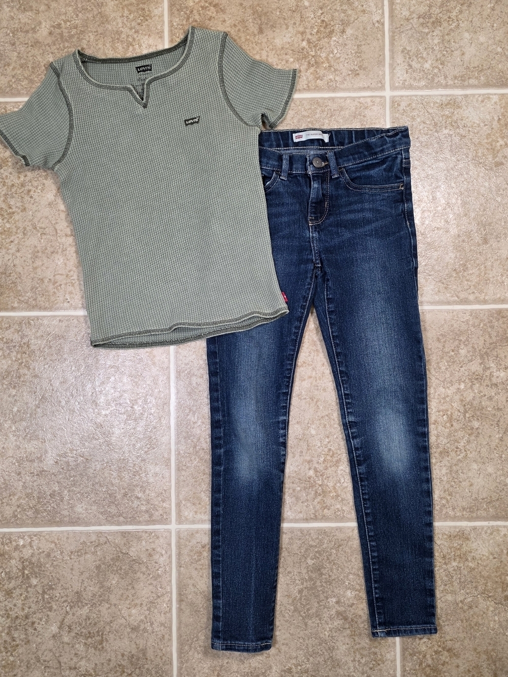 Levi’s Girls Bundle Size 7 Jeans + Medium Waffle Knit Top